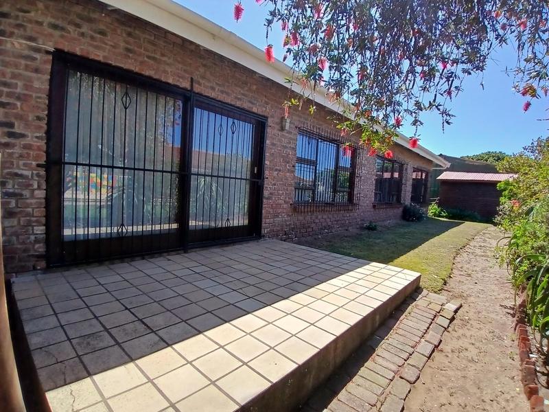 3 Bedroom Property for Sale in Stilbaai Wes Western Cape